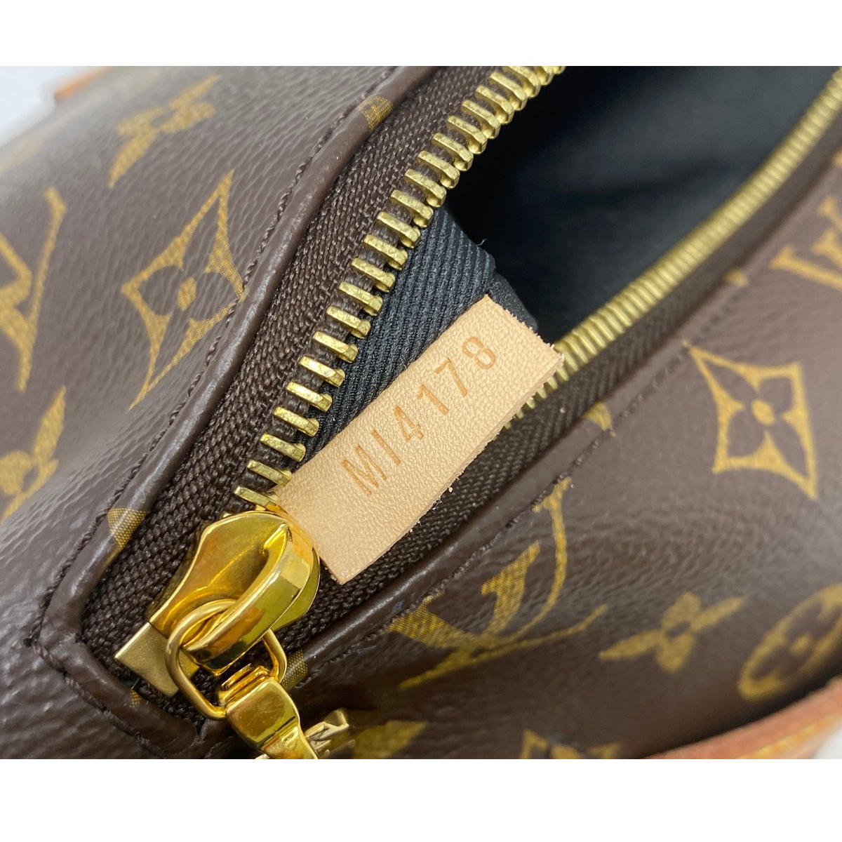 Louis Vuitton Monogram Canvas BumBag  Louis Vuitton Monogram Canvas BumBag