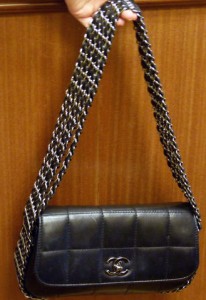 chanel black lambskin bag chunky chain price